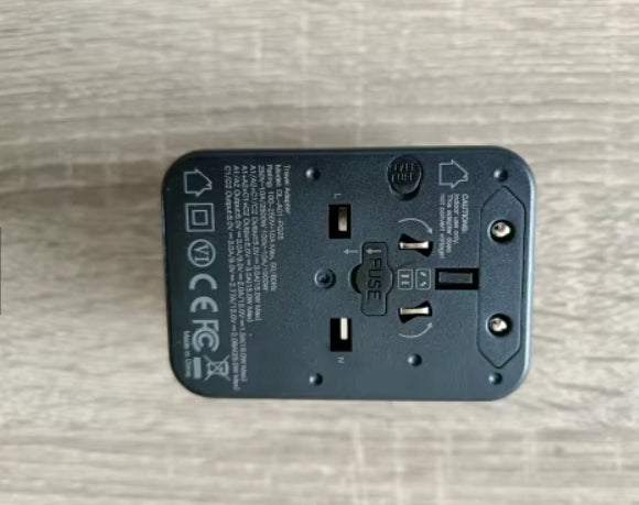 Adaptateur de voyage universel avec 4 prises secteur, 1 port USB, 2 type-c PD 25W sur prise EU UK US AUS