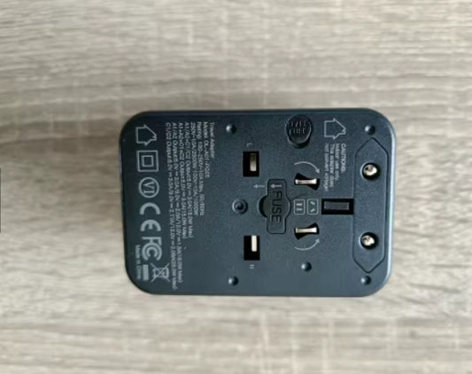 Adaptateur de voyage universel avec 4 prises secteur, 1 port USB, 2 type-c PD 25W sur prise EU UK US AUS